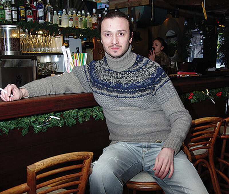 Андрей признается, что любые другие занятия, кроме актерского, для  него полная катастрофа. И открывать ресторан по примеру собственной сестры совсем не входит в его планы. Фото: Владимир Чистяков.