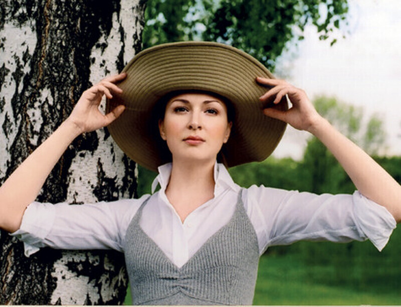 Свою судьбу Анна встретила на съемочной площадке: «Саша так потрясающе ухаживал, окружил меня невероятной любовью и заботой. И такой напор проявил, что я сдалась…» Фото: личный архив Анны Тараторкиной.