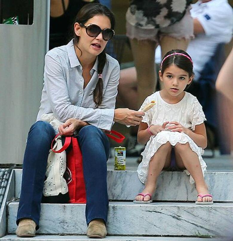 Кэти Холмс и ее дочь Сури. Фото: Sipa Press/Fotodom.ru. 