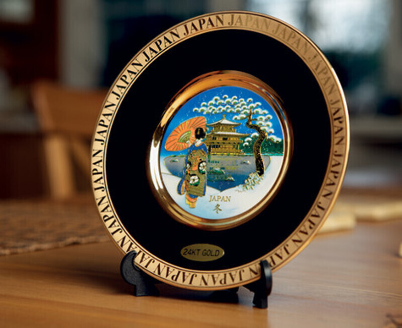 Коллекция Суханкиной началась с японского подарка. Фото: Сергей Козловский.