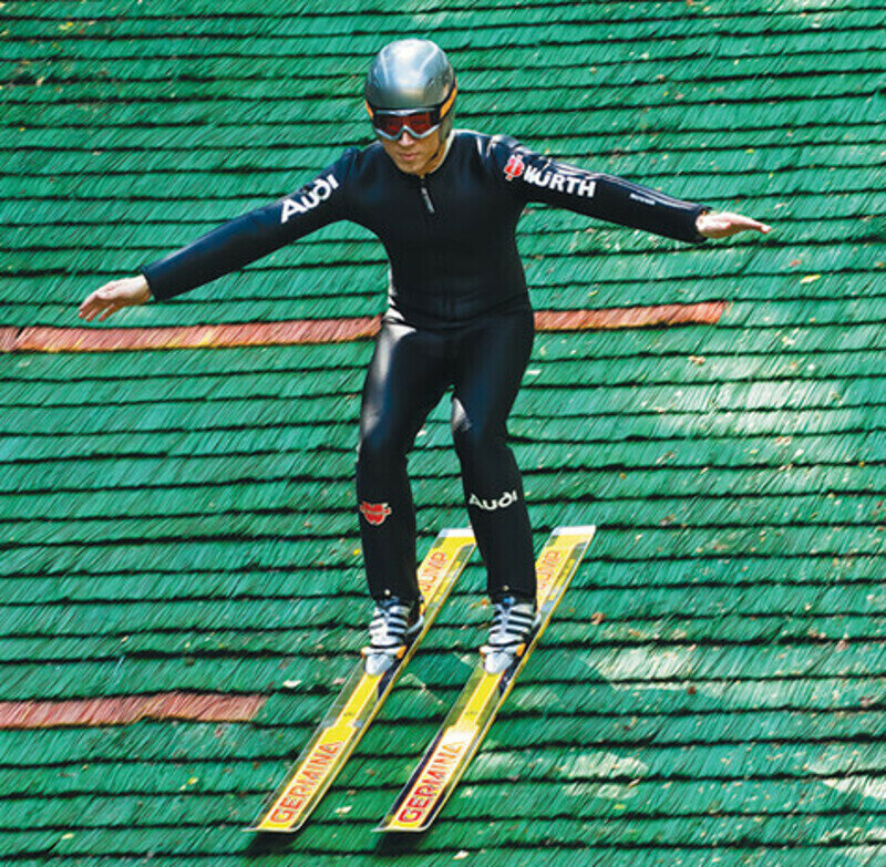 Антону Комолову удалось самому прокатиться по такому покрытию на лыжах и даже немного понервничать во время спуска. Фото: материалы пресс-служб.