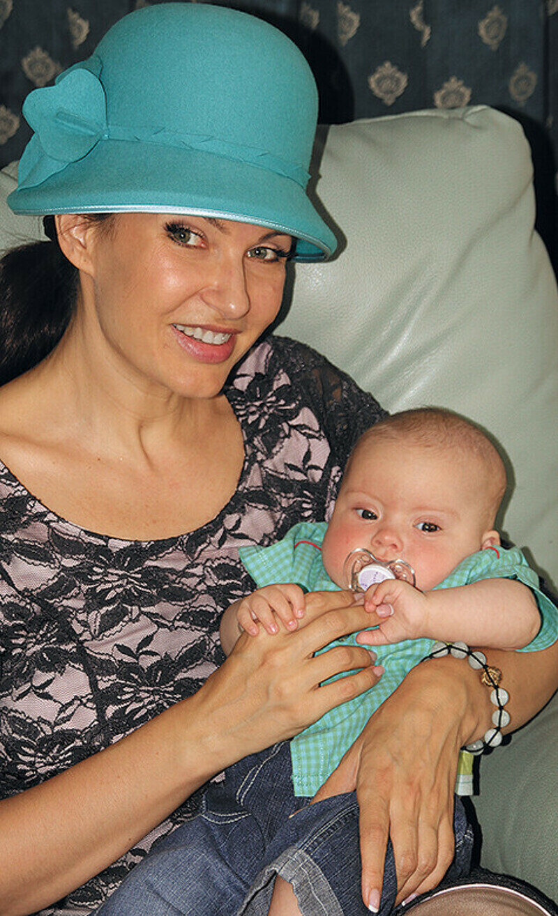 Эвелина Бледанс с сыном. Фото: материалы пресс-служб.