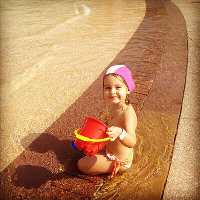 Дочка Маруся осталась довольна отдыхом. Фото: Twitter.com.