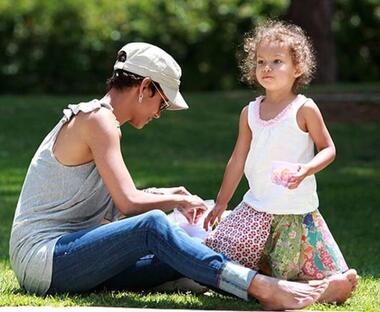 Холли Берри с дочерью Налой Обри. Фото: Unimedia/Fotodom.ru.