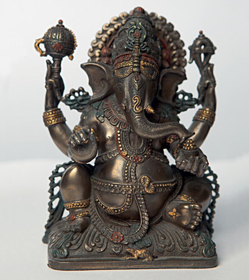 Ирина собрала уникальную коллекцию сакральных вещиц. Фото: Сергей Козловский.