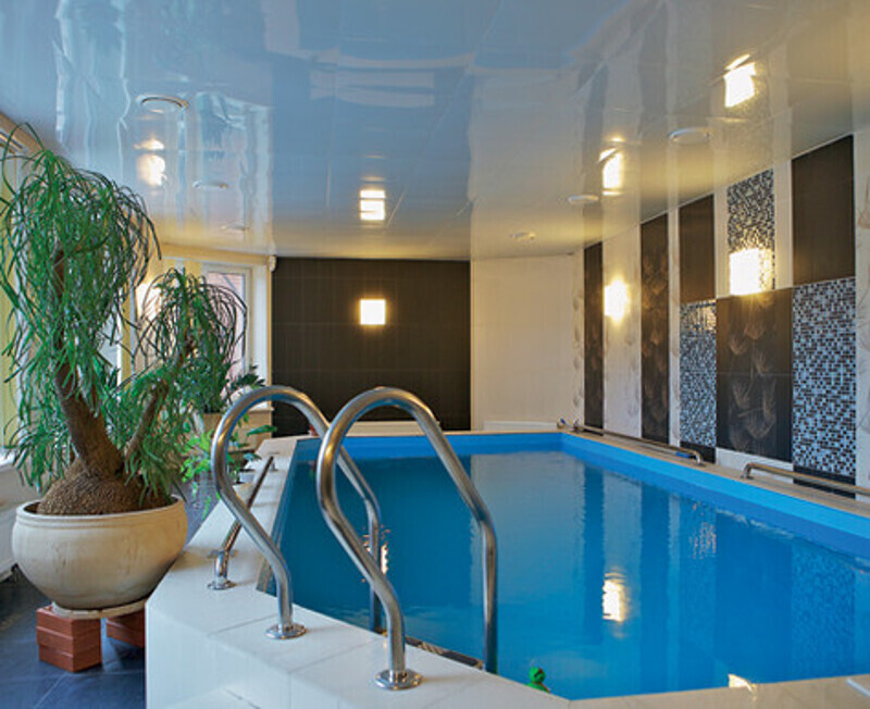 Бассейн пользуется популярностью у всех членов семьи. Фото: Сергей Козловский.