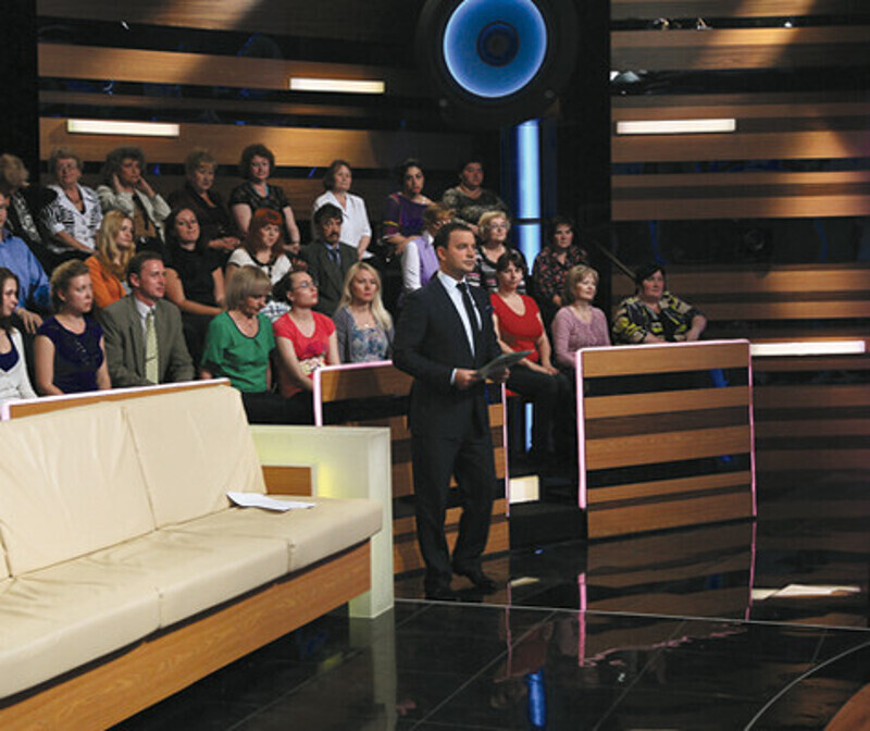 Бывают ситуации, когда случайные зрители в студии готовы не просто посочувствовать, а  оказать  реальную помощь героям программы, попавшим в беду. Фото: материалы пресс-служб.