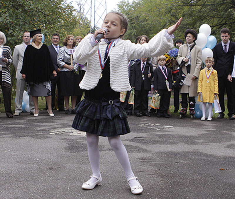 Ариадна прочитала стихотворение и спела песню. Фото: Наталья Мущинкина.