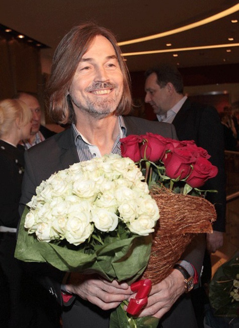 Сафронов стал ангелом и признал троих детей