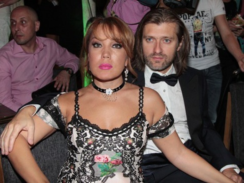 Азиза не знает дату своей свадьбы