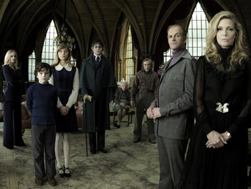 Кадр из фильма "Мрачные тени".