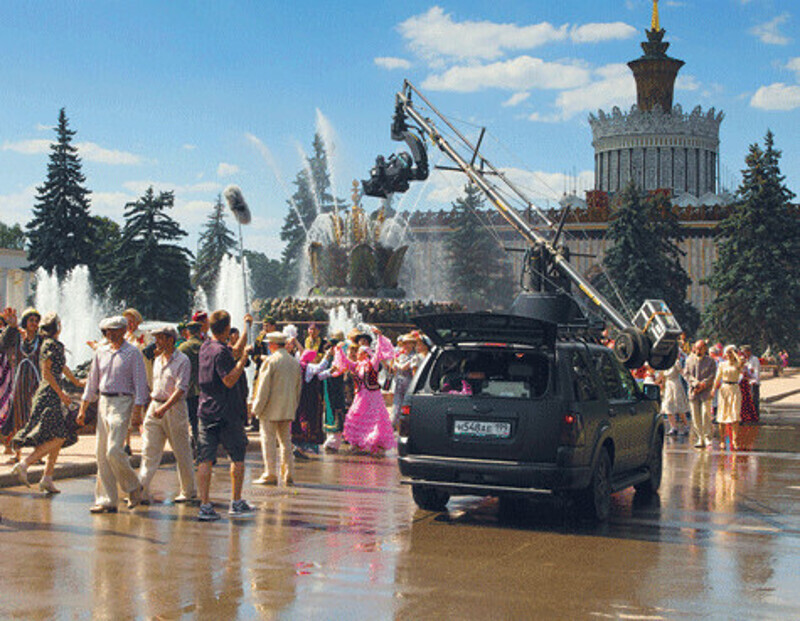 Москва в картине узнаваемая, но местами все же нереальная, что добавляет «Шпиону» акунинского колорита.