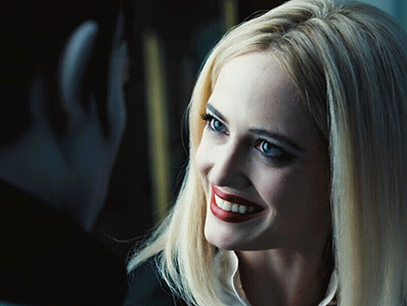 Ева Грин. Кадр из фильма "Мрачные тени".