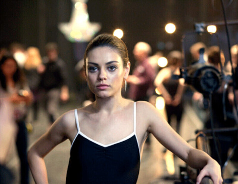 Мила Кунис. Кадр из фильма "Чёрный лебедь" (Black Swan). Фото: Fotodom.