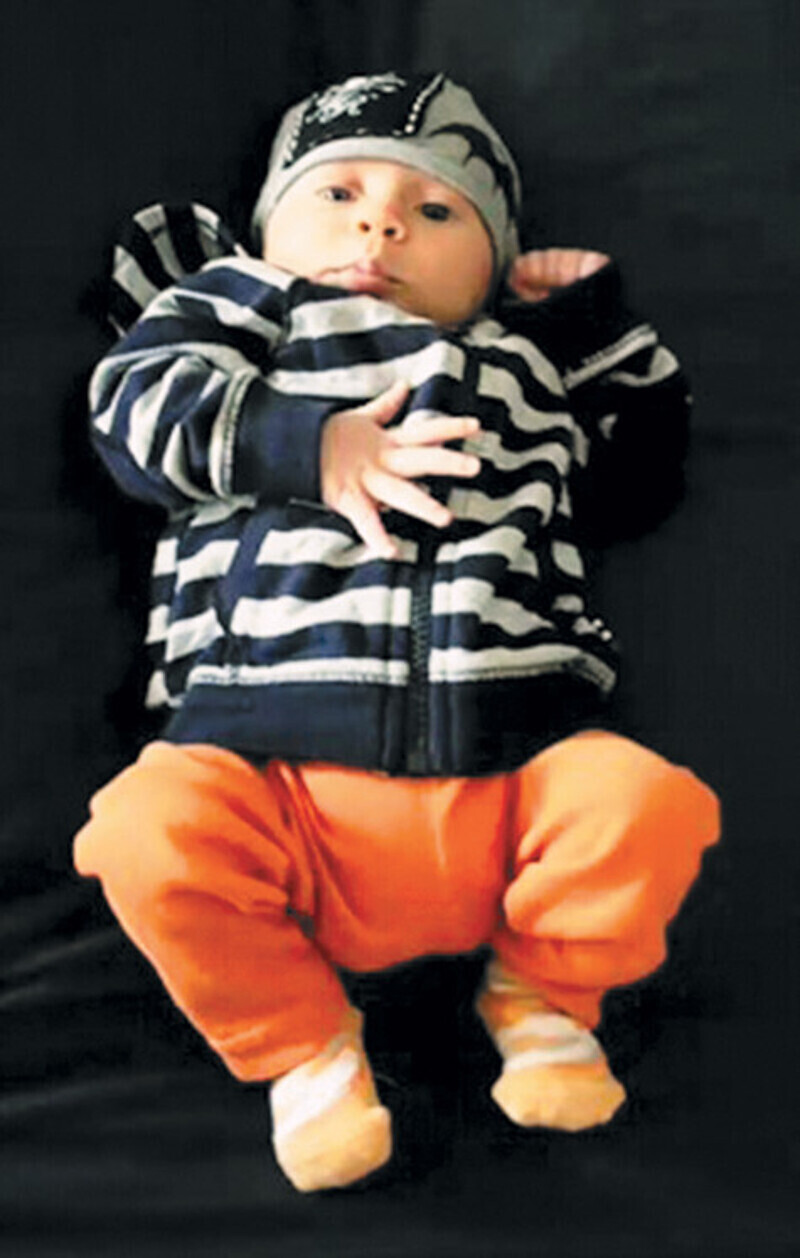 Первые фотографии сына Роберта Дауни-младшего.