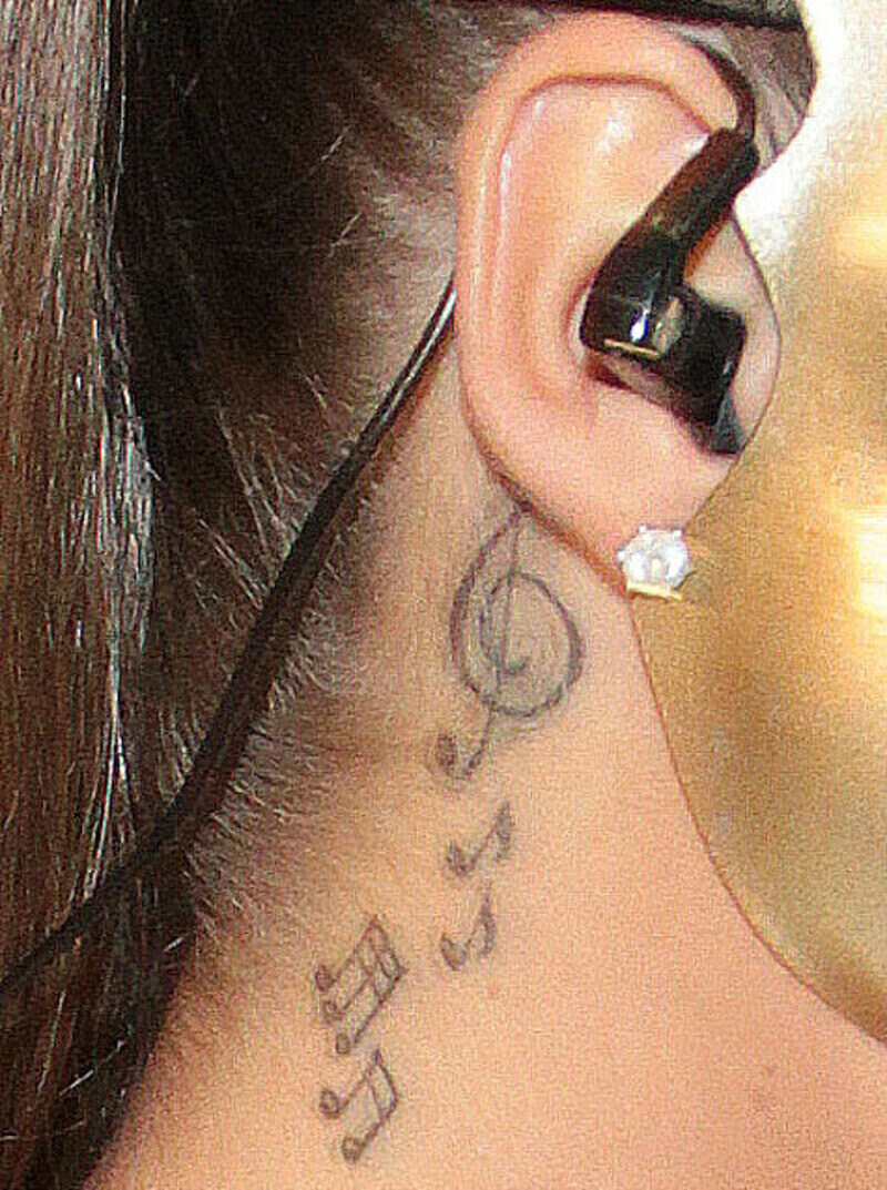 Татуировка Кэти Топурия. Фото: Лилия Шарловская.