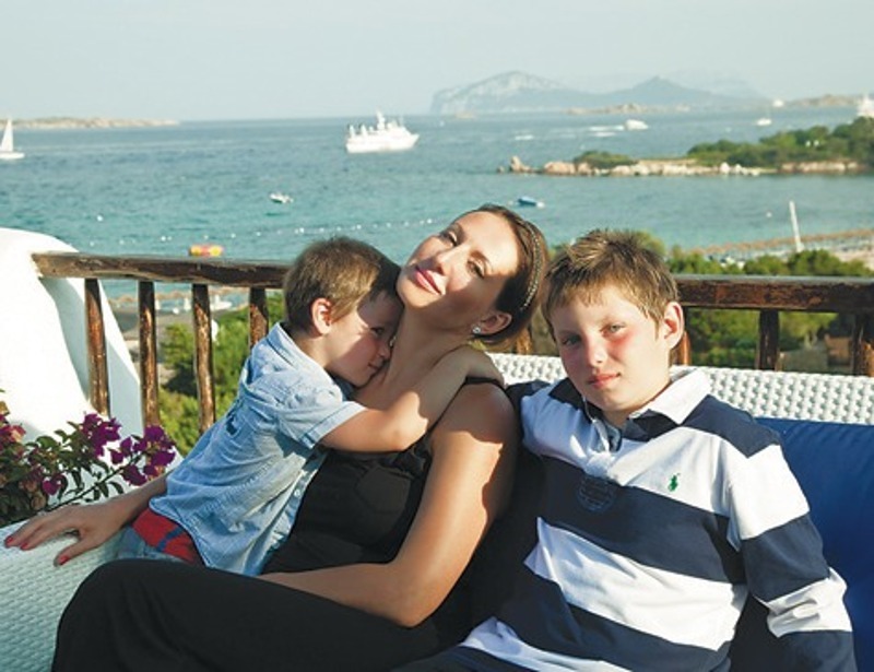 Самое главное в жизни актрисы — это ее сыновья: старший Артем и младший Макар. Фото из личного архива актрисы.