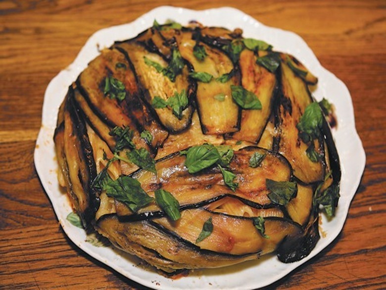 Пирог из пенне с баклажанами