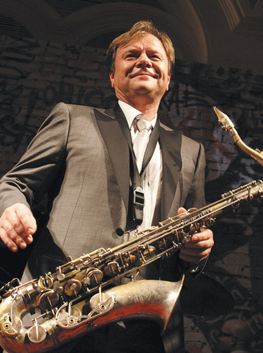 Сегодня он играет джаз…