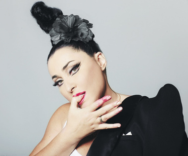 Специально для новой сольной программы Лолита подготовила несколько новых образов.