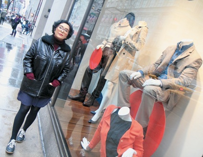 Дочка режиссера Никиты Михалкова недавно снялась для лукбука весенне-летней коллекции дизайнера Султанны Французовой. В Нью-Йорке дизайнер посетила несколько показов и не отказала себе в шопинге.