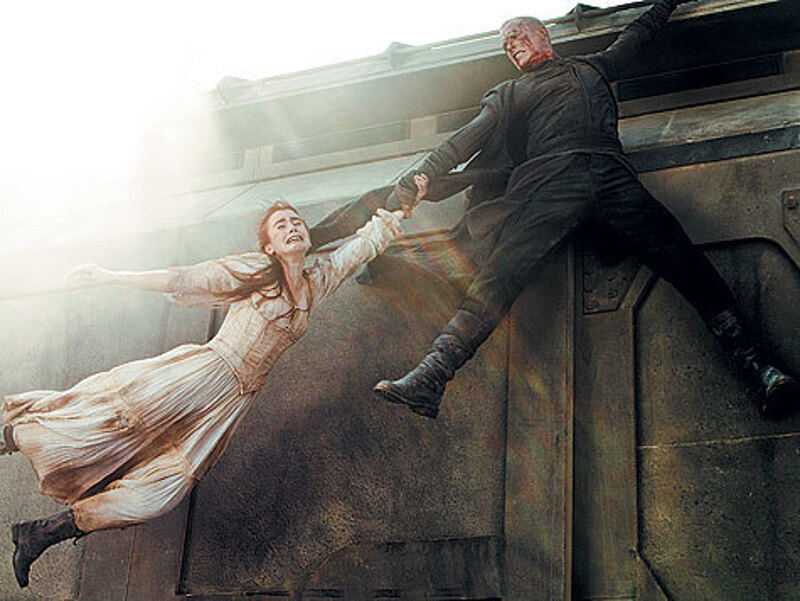 Пол Беттани — атеист. Однако уже трижды играл в кино религиозных персонажей: монаха Сайласа в экранизации романа «Код Да Винчи», архангела Михаила в картине «Легион» и служителя Церкви в фильме «Пастырь» (на фото).