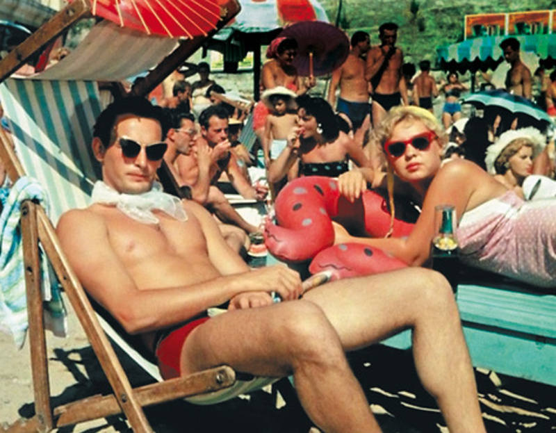 Эту крохотную, но яркую сцену Василий Лановой называет одной из самых любимых. Когда в Одессе снимался «Полосатый рейс», актер был в этом городе на отдыхе и снялся в эпизоде для собственного удовольствия за символические 50 рублей.