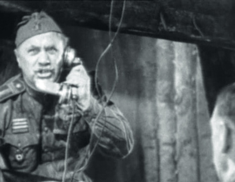 Михаил Жаров не стал в своей картине приписывать себе главные роли, а довольствовался второстепенным, но весьма обаятельным образом старшины Семибабы.