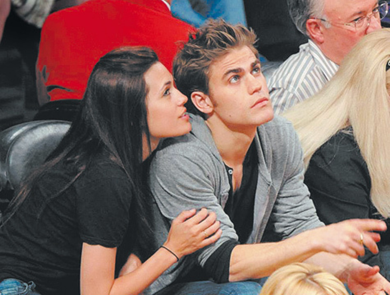 Личная жизнь Пола Уэсли, в отличие от его персонажа, уже сложилась. В апреле он тайно женился на актрисе Торри Де Вито.