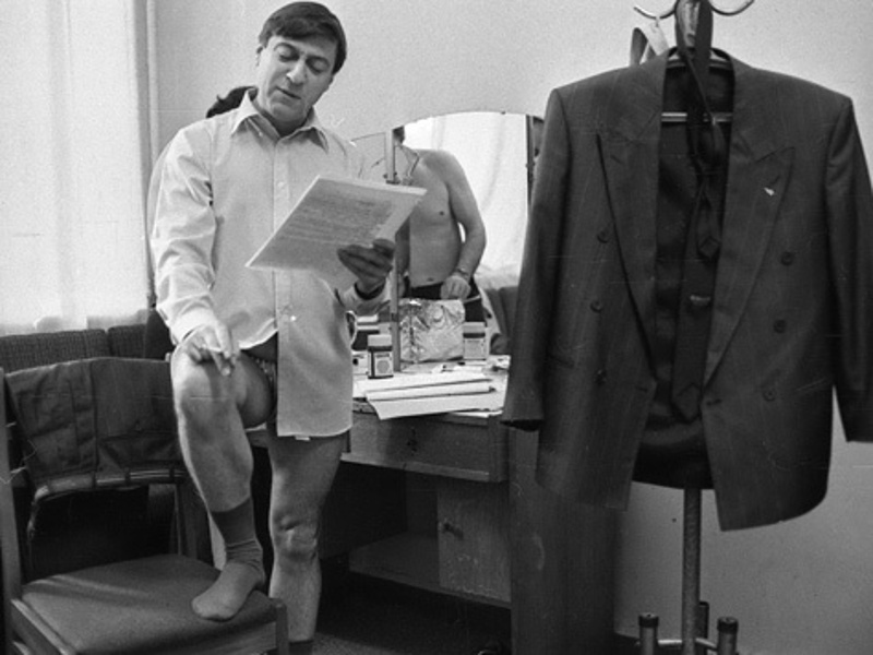 «Арутюн Акопян сказал мне: «Помоги моему мальчику с репертуаром. Я тебе за это джинсы куплю».