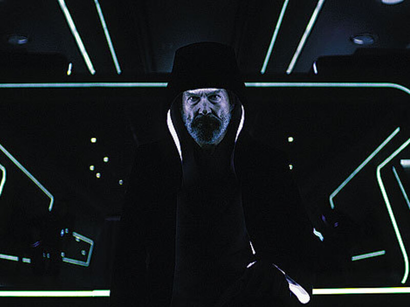 В 2010-м он снова вернулся в роли уже постаревшего Кевина в картине «Трон: Наследие».