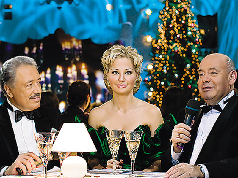 На канале «Россия К» зрителей поздравляет весь цвет «классической элиты»: Святослав Бэлза, Мария Максакова, Михаил Швыдкой.