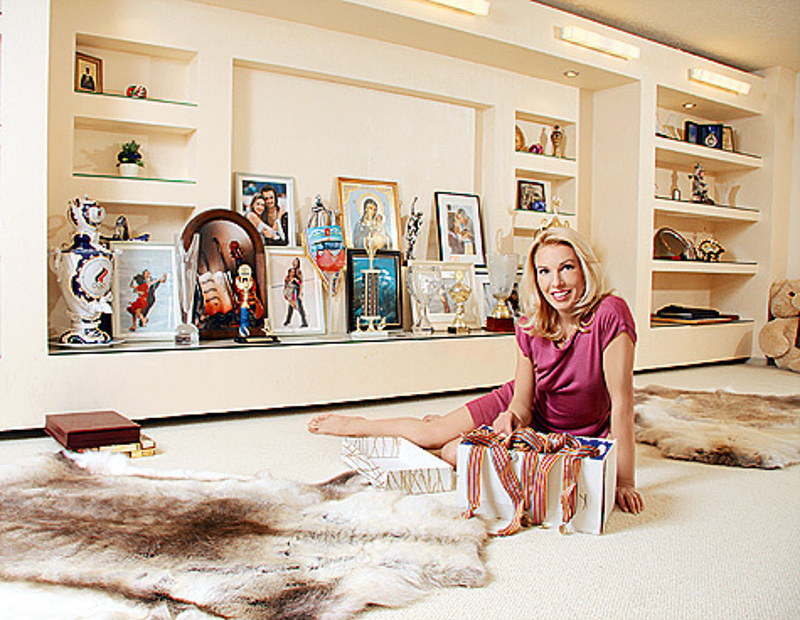 За свою карьеру фигуристка завоевала много спортивных наград. В том числе серебряный кубок Олимпийских игр в Солт-Лейк-Сити в паре с Ильей Авербухом.