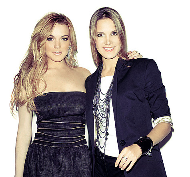 Репутация Линдсей Лохан как голливудской бунтарки ничуть не испугала Киру Пластинину. Девушки объединили свои дизайнерские усилия в коллекции 
«Kira for Lindsay»