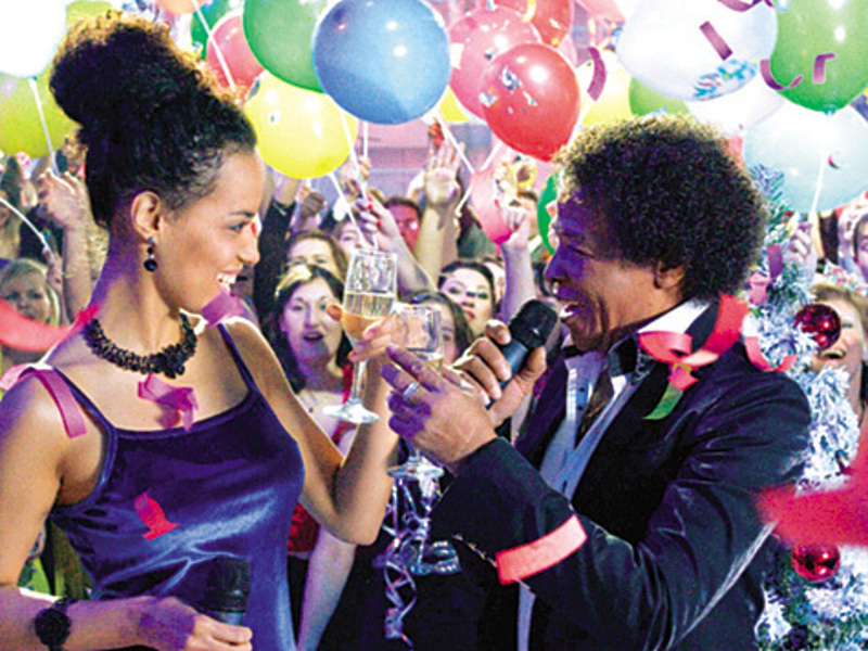 Солист группы Ottawan Жан-Батист Патрик впервые выступил в России со своей новой партнершей Кристиной (ТВ Центр).