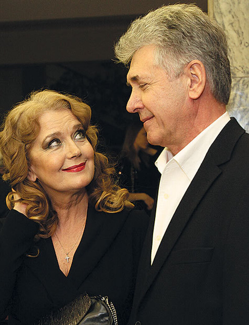 С Сергеем Мартыновым Ирина Алферова познакомилась двадцать лет назад на съемочной площадке. Актриса называет своего второго супруга идеальным мужчиной. фото: Геннадий Авраменко