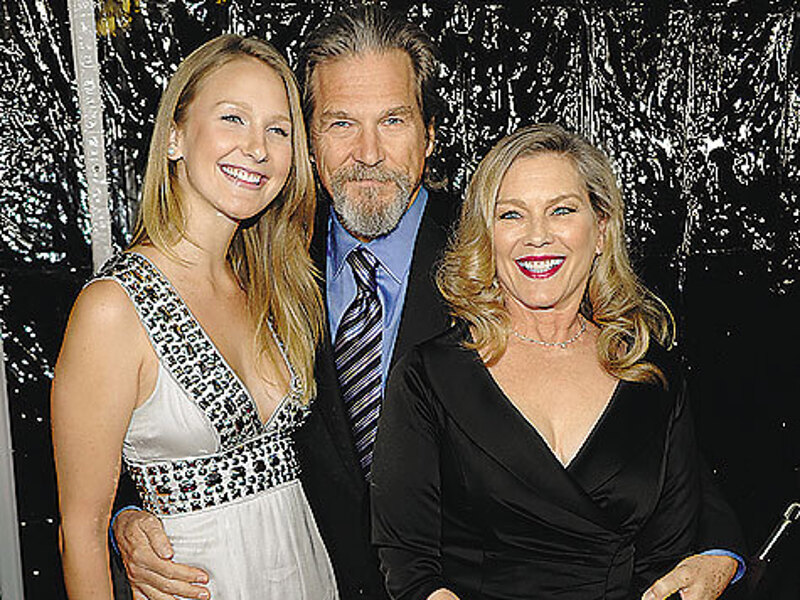 Джефф и Сьюзан Бриджес женаты уже 33 года и являются родителями трех дочерей. На фото — с младшей дочкой Хэйли.
