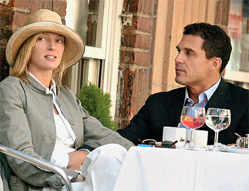 Громкий роман Умы с владельцем сети отелей Андре Балазом то завершается разрывом, то вспыхивает вновь.