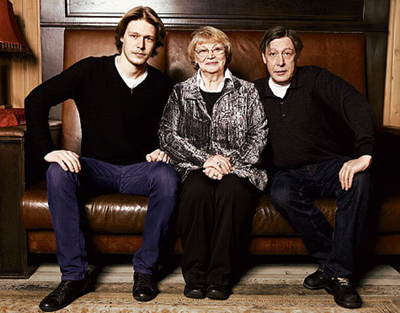 К советам отца, Михаила Ефремова, и бабушки, Аллы Покровской, Никита старается прислушиваться. 
Фото: ИТАР-ТАСС, photoxpress, личный архив Никиты Ефремова