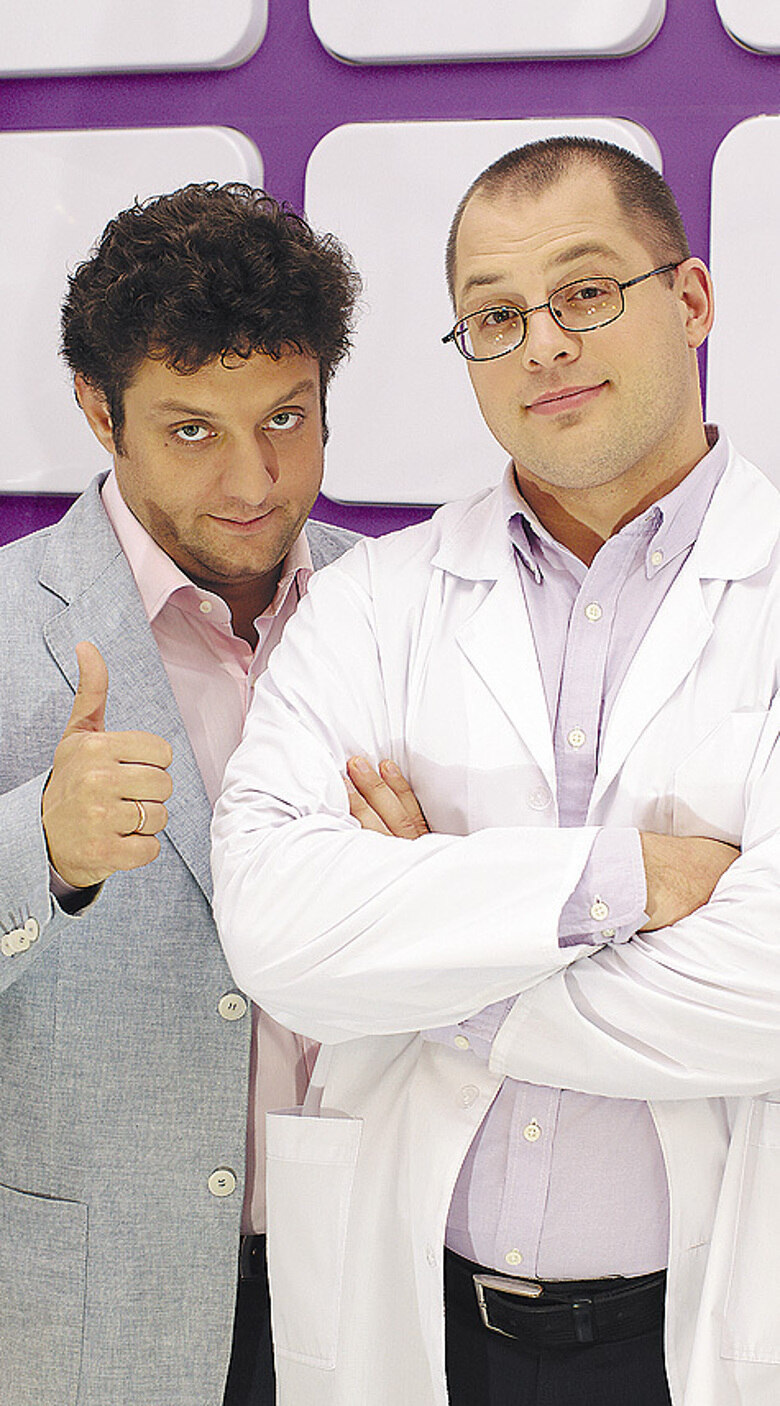 Как помочь при отравлении и правильно хранить лекарства