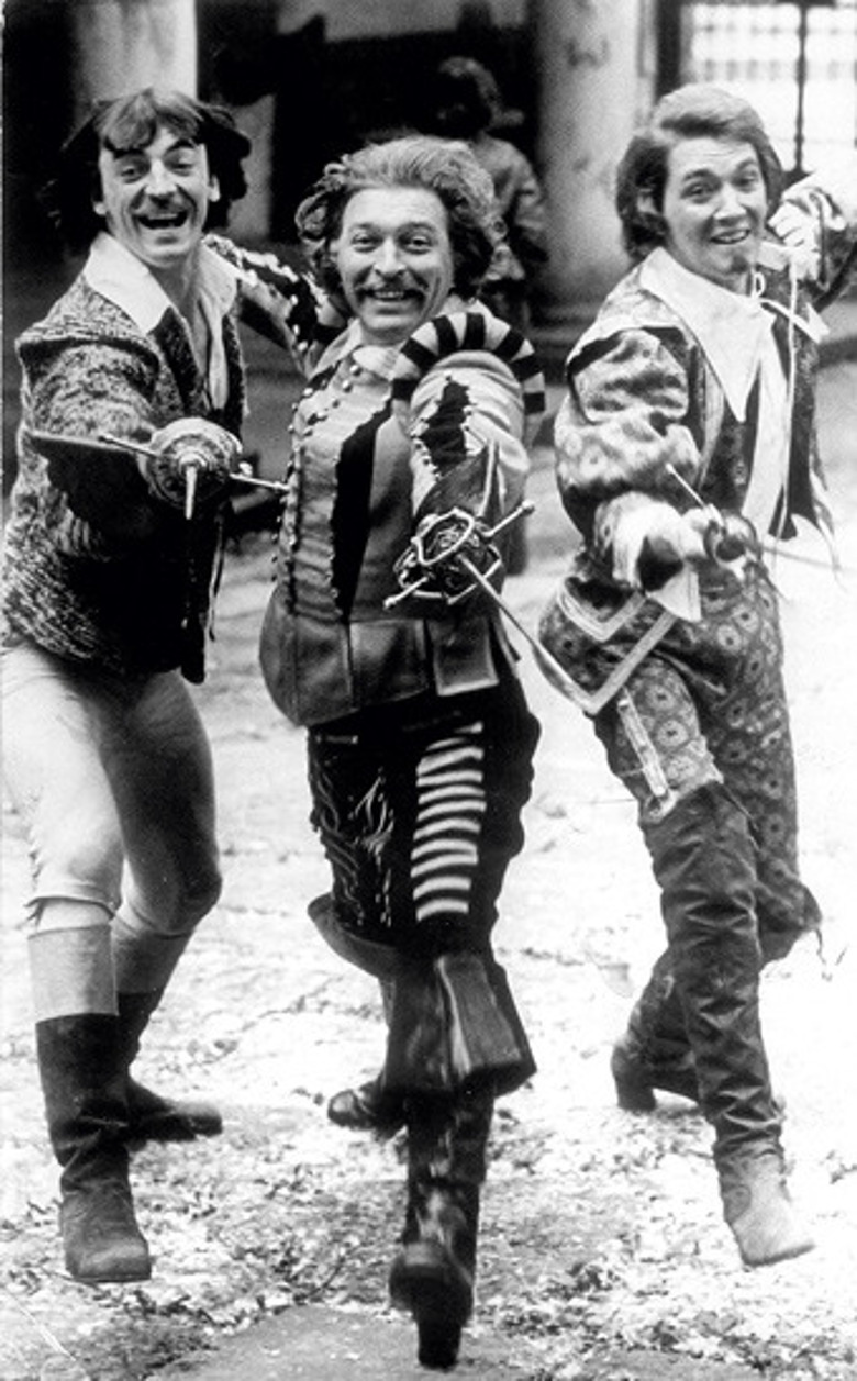 «Мы жили, как наши герои, – фехтование, выпивка, подружки... Уверен: именно поэтому фильм удался».