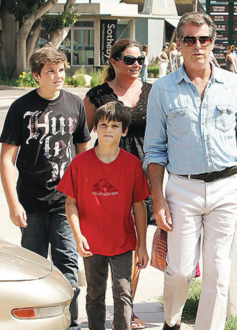 Сыновья Пирса уже проявляют интерес к творчеству. 13-летний Дилан снялся в фильме «Оклахома», 8-летний Пэрис играет на барабане и поет.