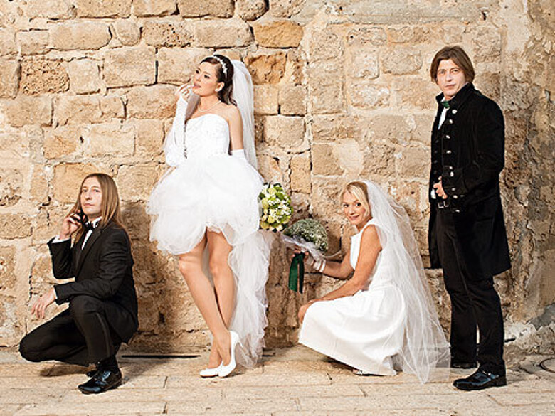 Свадьбу солисты группы Би-2 решили сыграть в один день. Фото: пресс-служба группы Би-2, Любовь Шеметова/журнал Hello, Personastars