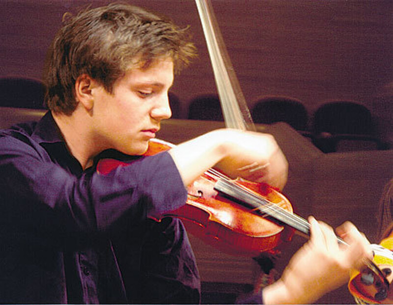 Сын Казарновской Андрей мечтает стать дирижером.