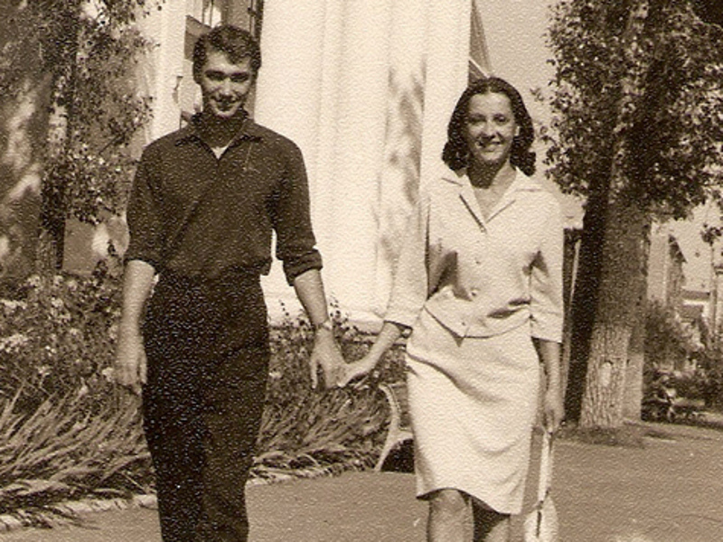 Однажды Алевтине надоело то безобразие, которое творилось в жизни Володи. И она поставила ему ультиматум.