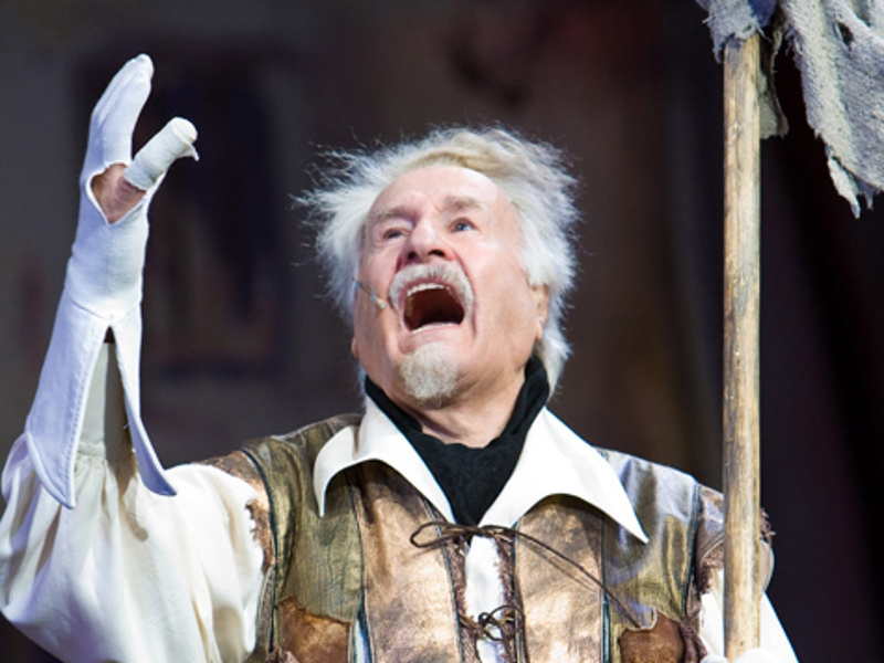 Владимир Зельдин до сих пор поражается, почему, отсмотрев на главную роль взвод грузин, режиссер в итоге выбрал его.