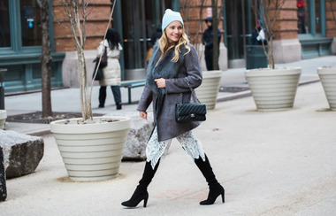 В кружевной пене: как вписать летний тренд в зимние образы