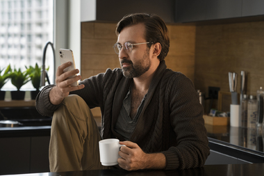 Это же не измена: как соцсети размывают понятие верности в паре