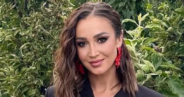 Бузова в оранжевом бикини под пальмами Дубая: «Часик на солнышке — особый вид роскоши»