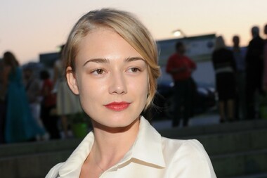 «Вообще шок»: поклонники Акиньшиной не оценили новый цвет волос актрисы